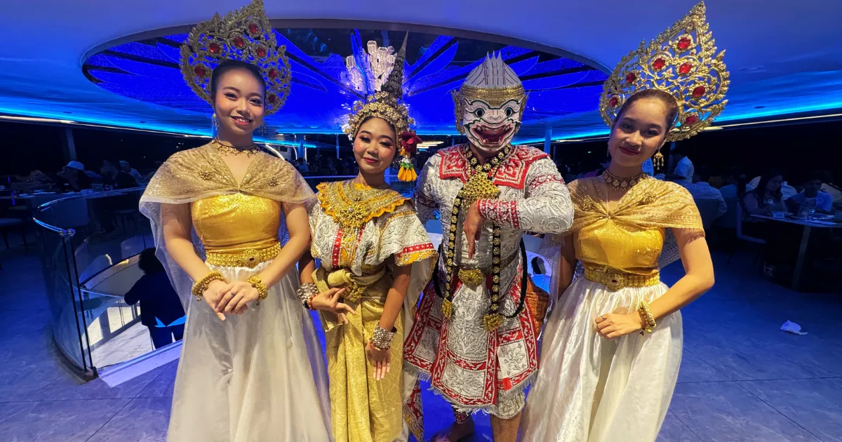 ชมโชว์ศิลปวัฒนธรรมไทยที่สวยงาม อลังการบนเรือดินเนอร์เดอะ แพลนเน็ต ครูซ